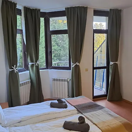 Апартамент Flora 411 *